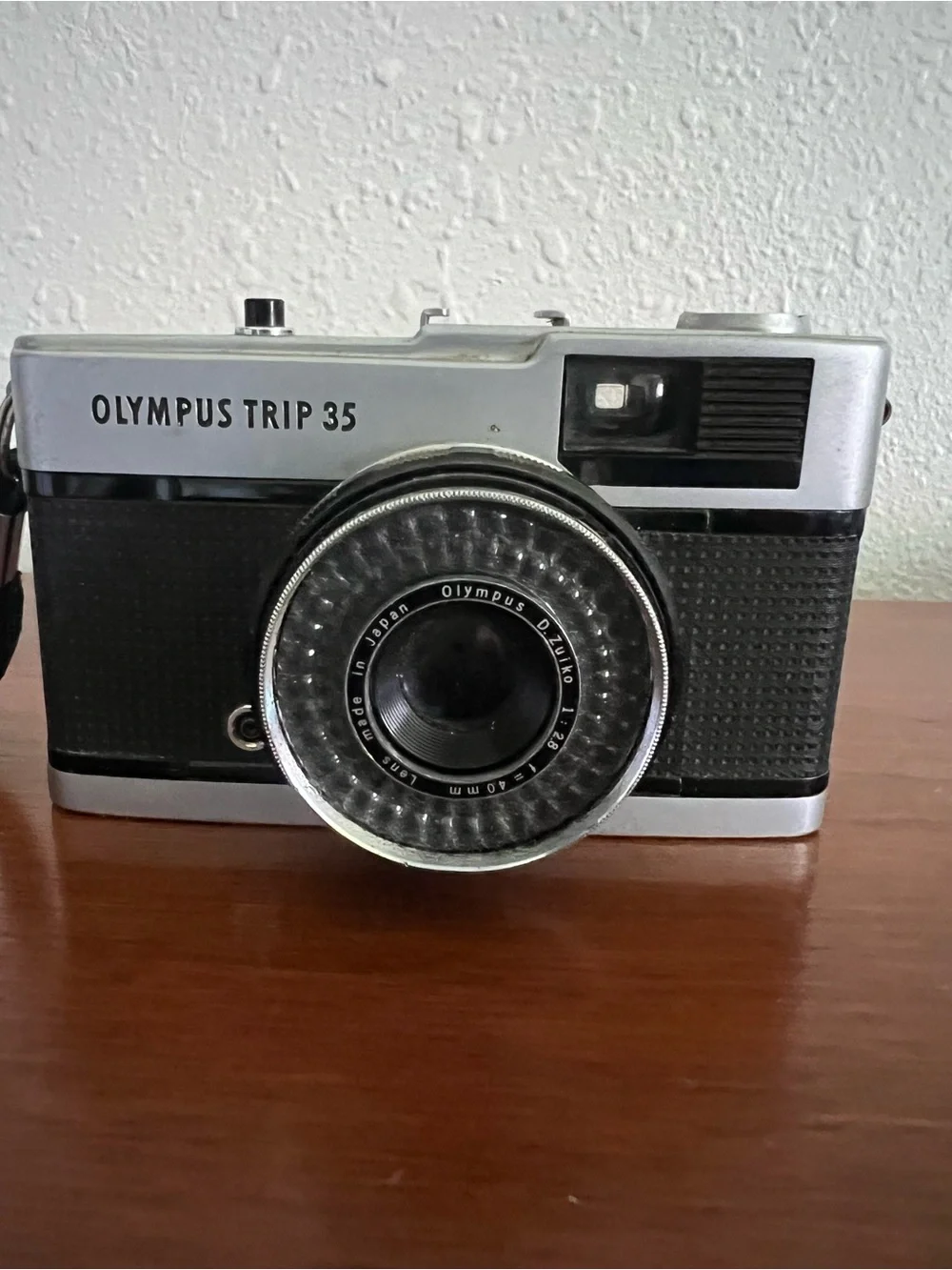 Olympus Trip 35 Silver and Black Film Camera - see description